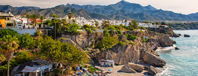 LISA-Sprachreisen-Erwachsene-Spanisch-Spanien-Nerja-Meer-Strand-Felsen-Berge LISA-Sprachreisen-Erwachsene-Spanisch-Spanien-Nerja-Meer-Strand-Felsen-Berge