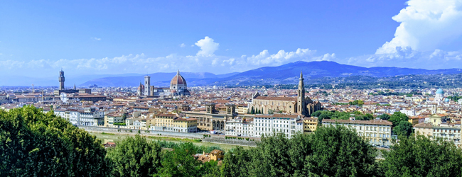 Fantastischer Blick auf die Stadt Florenz vom Piazza Michelangelo bei einer Italienisch Sprachreise Blick vom Piazza Michelangelo auf Florenz mit dem Dom bei einer Sprachreise