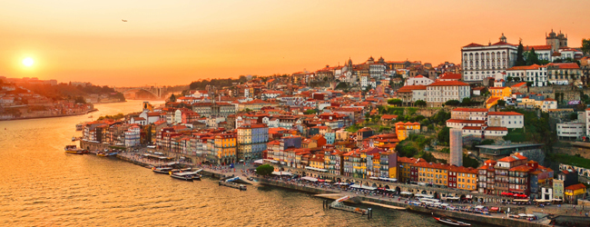 LISA-Sprachreisen-Erwachsene-Portugiesisch-Portugal-Porto-Abend-Sonnenuntergang-Fluss-Douro LISA-Sprachreisen-Erwachsene-Portugiesisch-Portugal-Porto-Abend-Sonnenuntergang-Fluss-Douro